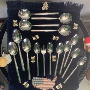 Oneida Brio Pattern Spoon Set of 21, pic shows 15 actual 21 pieces, read descrip